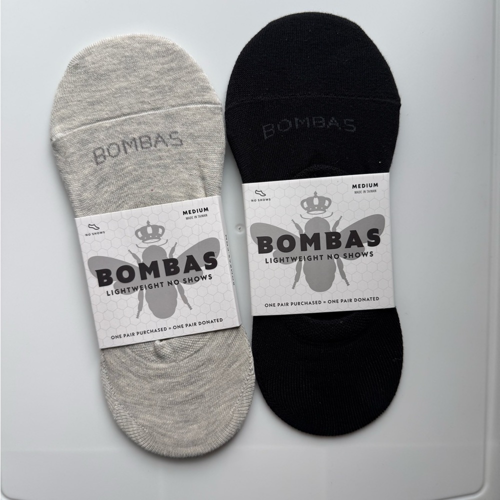NEW!!  Bombas Lightweight No Show Socks - Black and Grey. Medium